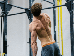 Latihan kekuatan otot punggung untuk atlet panjat tebing